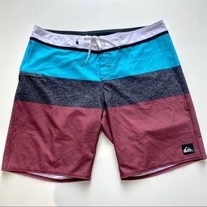 QUICKSILVER Board trunk size 38